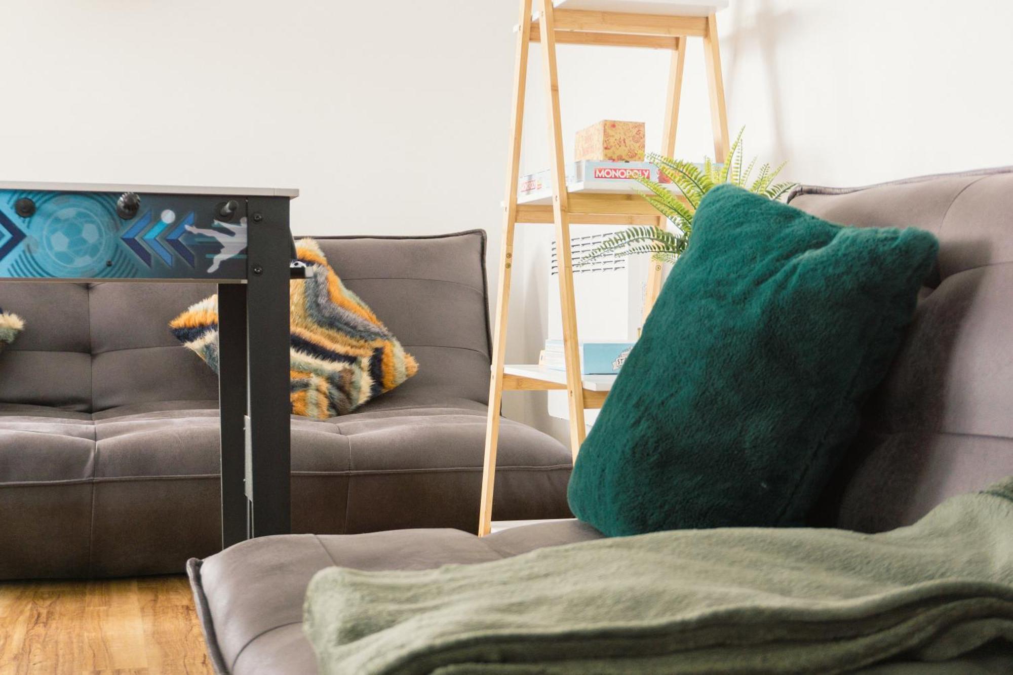 Manchester'S Luxurious 2-Bed Haven With Balcony - Canal Views & Proximity To Manchester United Eksteriør billede