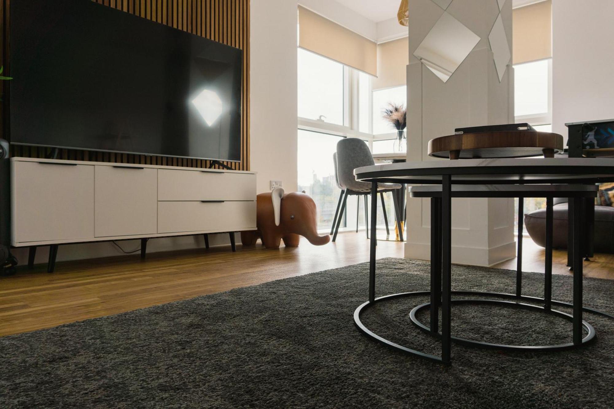 Manchester'S Luxurious 2-Bed Haven With Balcony - Canal Views & Proximity To Manchester United Eksteriør billede
