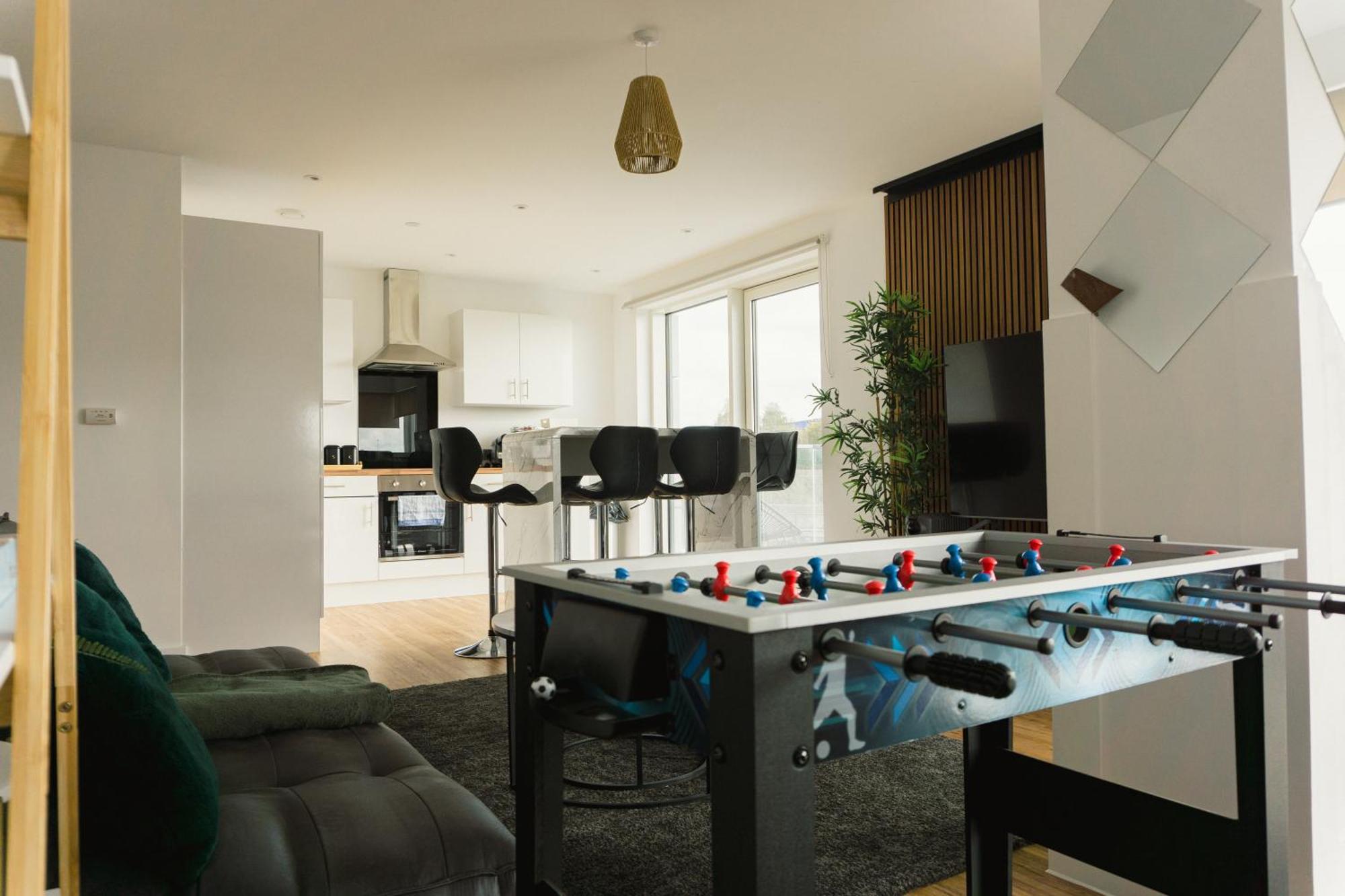 Manchester'S Luxurious 2-Bed Haven With Balcony - Canal Views & Proximity To Manchester United Eksteriør billede