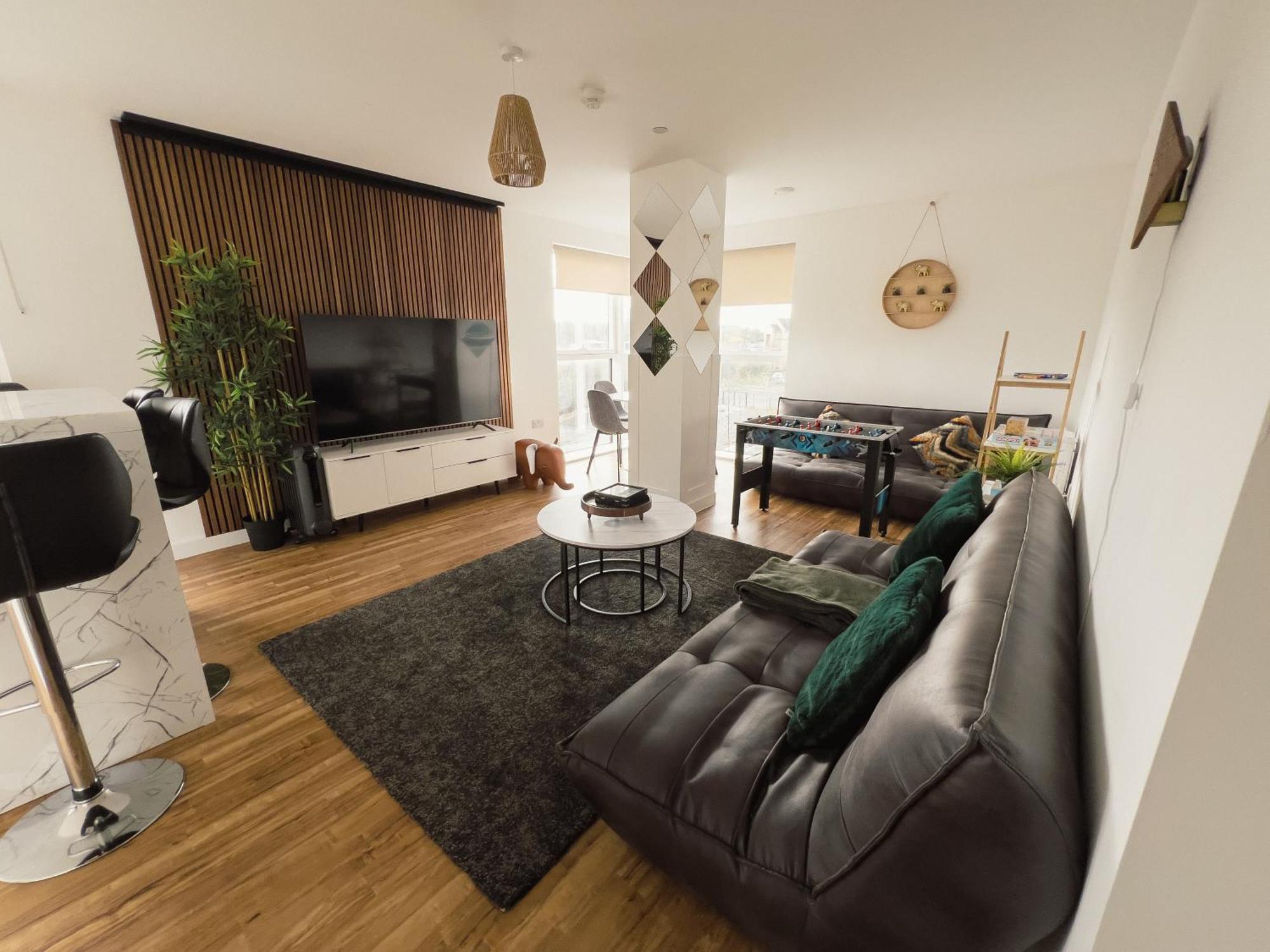 Manchester'S Luxurious 2-Bed Haven With Balcony - Canal Views & Proximity To Manchester United Eksteriør billede
