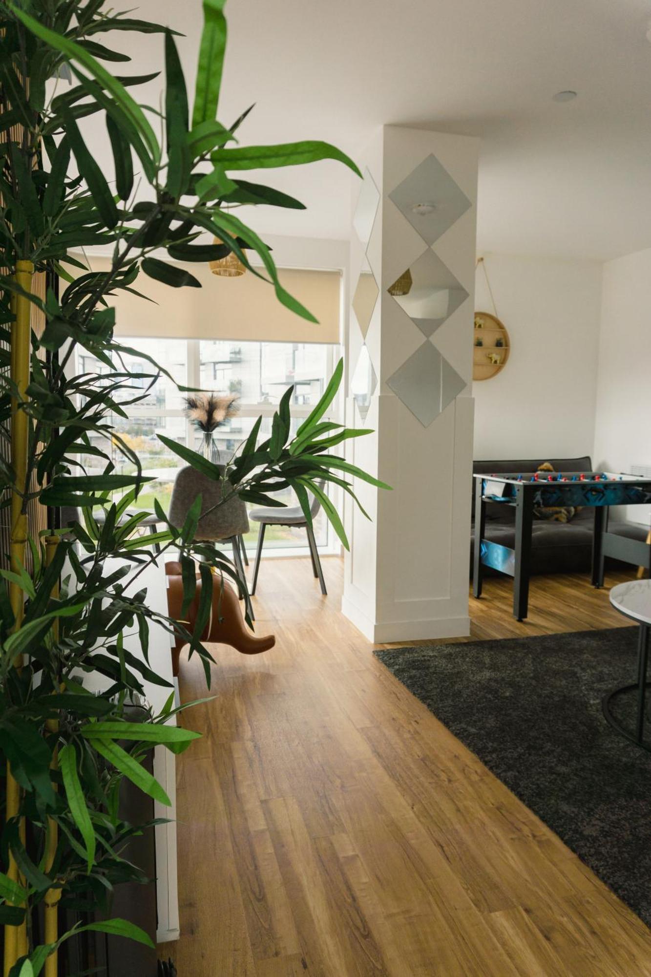 Manchester'S Luxurious 2-Bed Haven With Balcony - Canal Views & Proximity To Manchester United Eksteriør billede