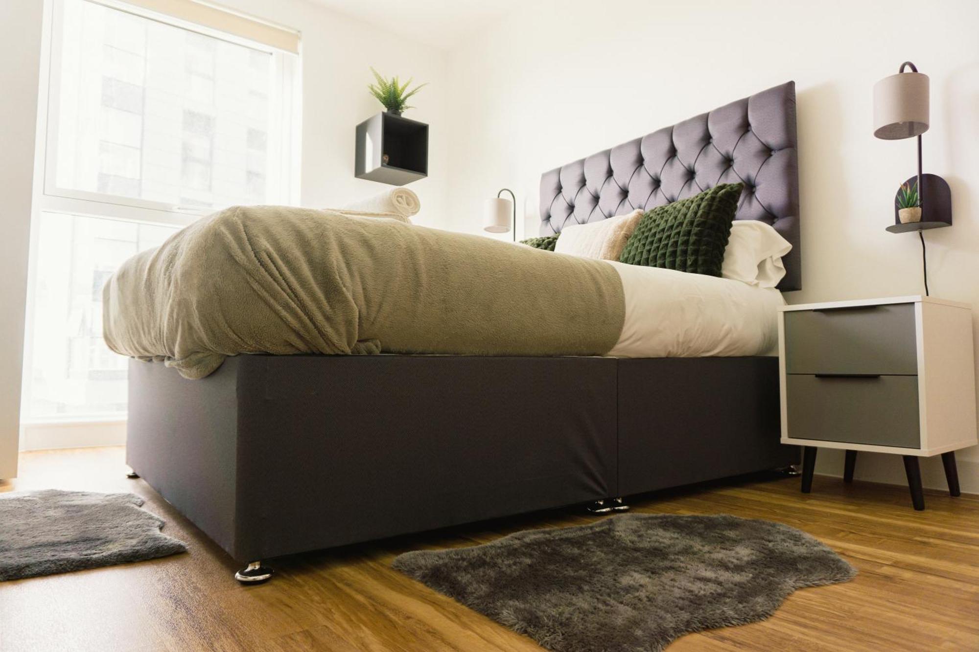 Manchester'S Luxurious 2-Bed Haven With Balcony - Canal Views & Proximity To Manchester United Eksteriør billede