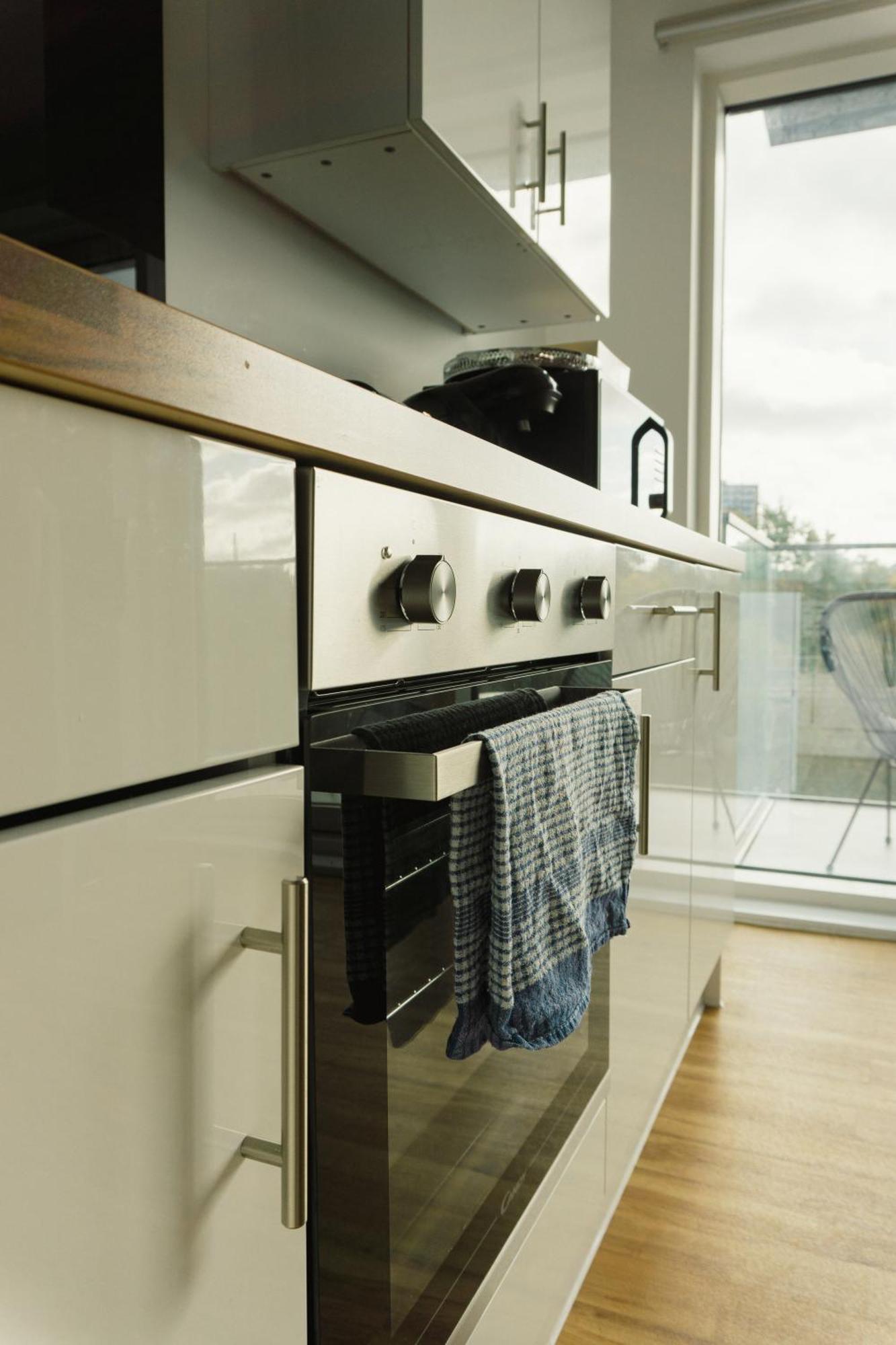 Manchester'S Luxurious 2-Bed Haven With Balcony - Canal Views & Proximity To Manchester United Eksteriør billede