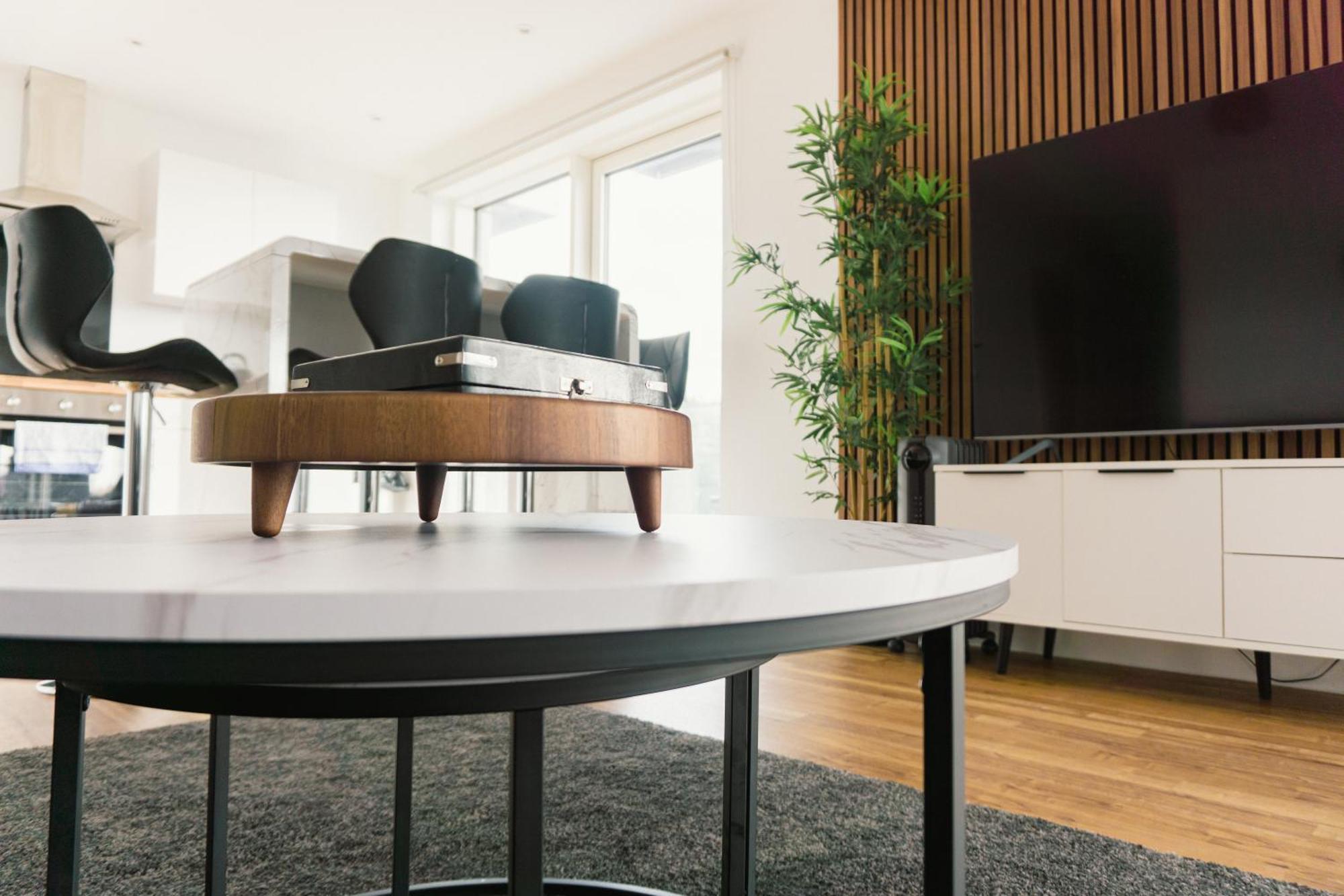 Manchester'S Luxurious 2-Bed Haven With Balcony - Canal Views & Proximity To Manchester United Eksteriør billede